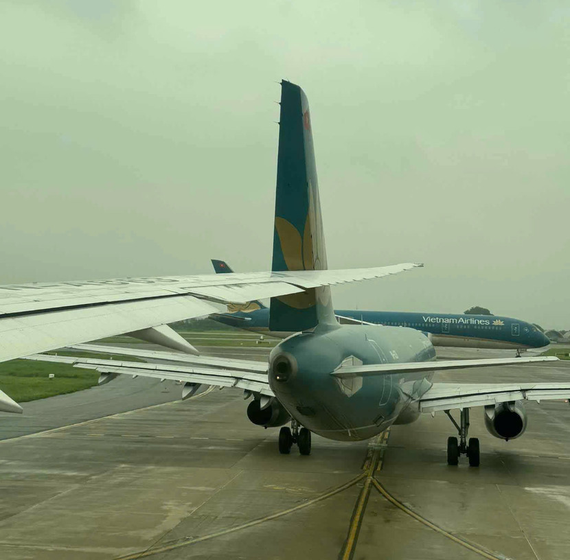 Hai máy bay va chạm tại sân bay quốc tế Nội Bài vào chiều nay 27/6 Hai máy bay va chạm tại sân bay quốc tế Nội Bài vào chiều nay 27/6