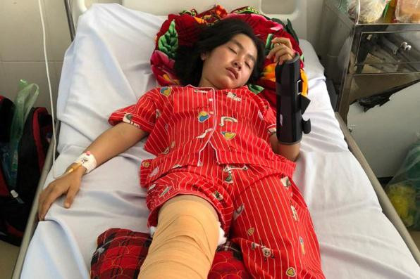 Cháu Tr. bị thương nặng đang nằm điều trị tại bệnh viện. Nguồn: dantri.com.vn