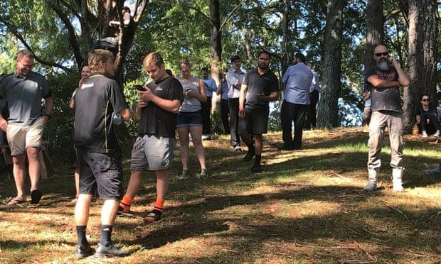 Người dân sơ tán lên vùng đất cao hơn sau trận động đất