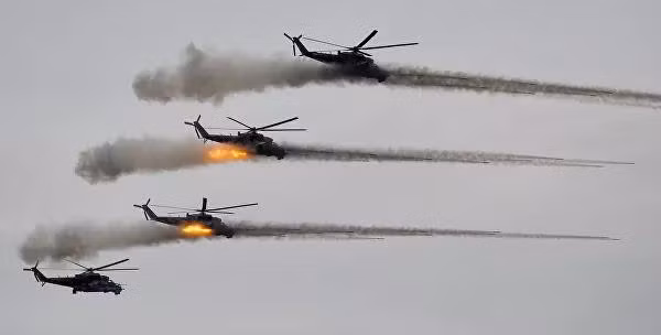 Khoảnh khắc trực thăng tấn công Mi-24 của Nga khai hỏa vào mục tiêu ở thao trường Mulino thuộc vùng Nizhny Novgorod