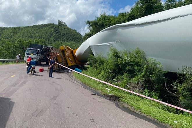 Cánh quạt điện gió bị móp méo sau tai nạn