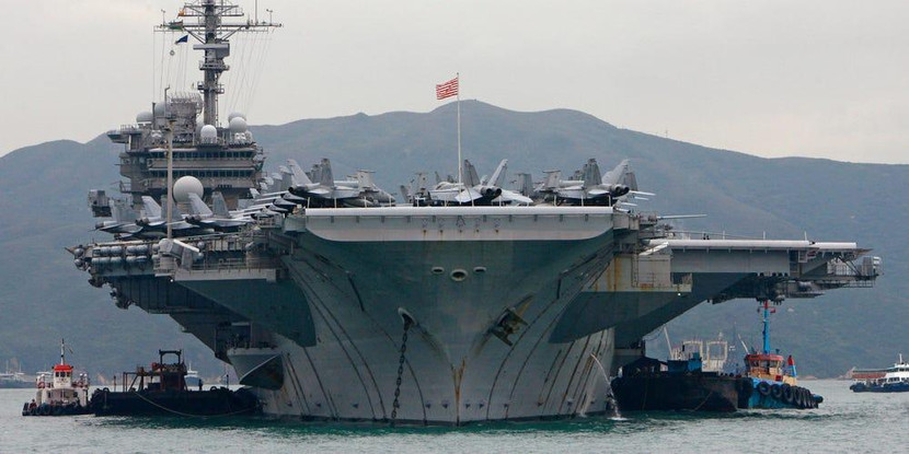 Tàu sân bay USS Kitty Hawk thăm cảng Hồng Kông (Trung Quốc) năm 2008