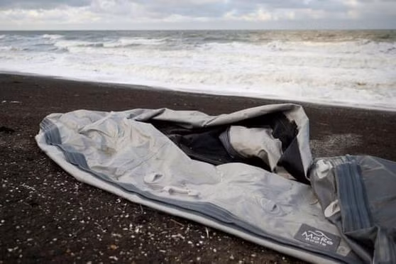 Pháp xác định danh tính 26 thi thể vụ chìm xuồng ở eo biển Manche, hầu hết họ là người Kurd đến từ Iraq Pháp xác định danh tính 26 thi thể vụ chìm xuồng ở eo biển Manche, hầu hết họ là người Kurd đến từ Iraq