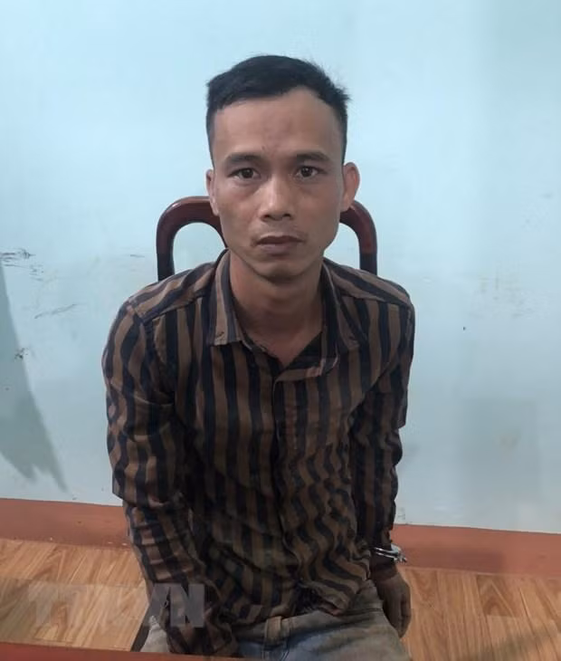Đối tượng Phan Văn Trí tại cơ quan công an. Ảnh: TTXVN