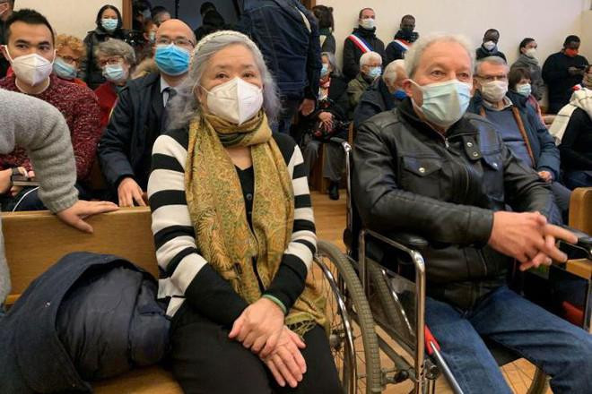 Bà Trần Tố Nga và ông André Bouny, nhà hoạt động xã hội người Pháp ủng hộ nạn nhân da cam/dioxin Việt Nam tại 1 phiên tòa ở Pháp.