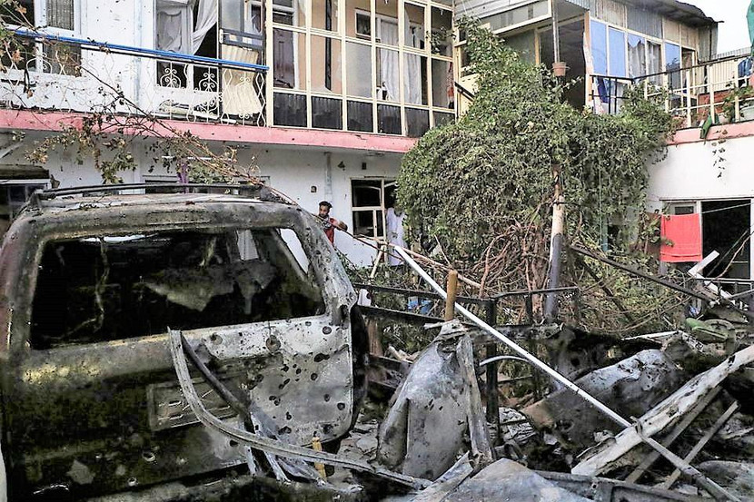 Ngôi nhà bị phá hủy sau cuộc không kích nhầm mục tiêu của Mỹ vào ngày 29-8-2021 ở Kabul, Afghanistan Ngôi nhà bị phá hủy sau cuộc không kích nhầm mục tiêu của Mỹ vào ngày 29-8-2021 ở Kabul, Afghanistan