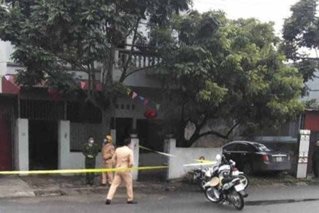 Lực lượng chức năng tiến hành phong tỏa hiện trường sự việc Nguồn: Báo Dân trí