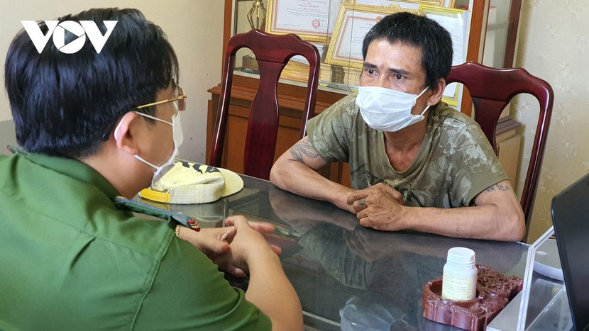 Đối tượng Nguyễn Hùng Đức tại cơ quan công an. Ảnh: VOV