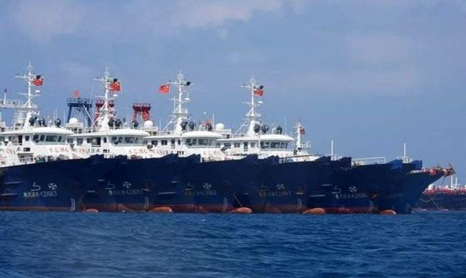 Đội tàu cá Trung Quốc neo đậu tại Đá Ba Đầu trong lãnh hải đảo Sinh Tồn Đông thuộc quần đảo Trường Sa của Việt Nam hồi tháng 3-2021