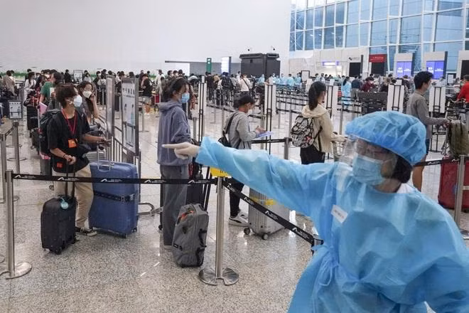 Hành khách tại sân bay quốc tế Hồng Kông