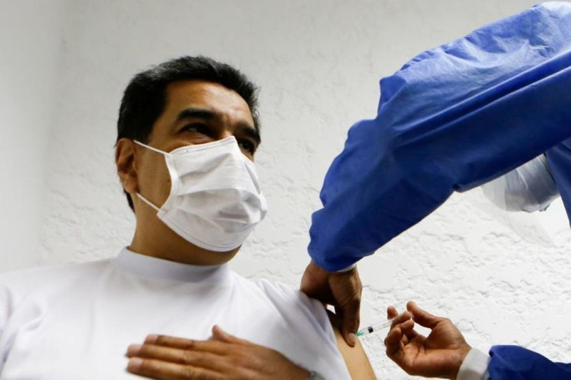 Tổng thống Maduro tiêm vaccine Sputnic V