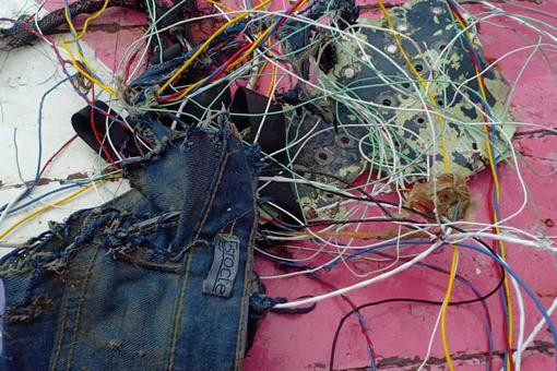 Vật thể nghi là của máy bay SJ 182 được tìm thấy ở vùng biển phía bắc Jakarta Vật thể nghi là của máy bay SJ 182 được tìm thấy ở vùng biển phía bắc Jakarta