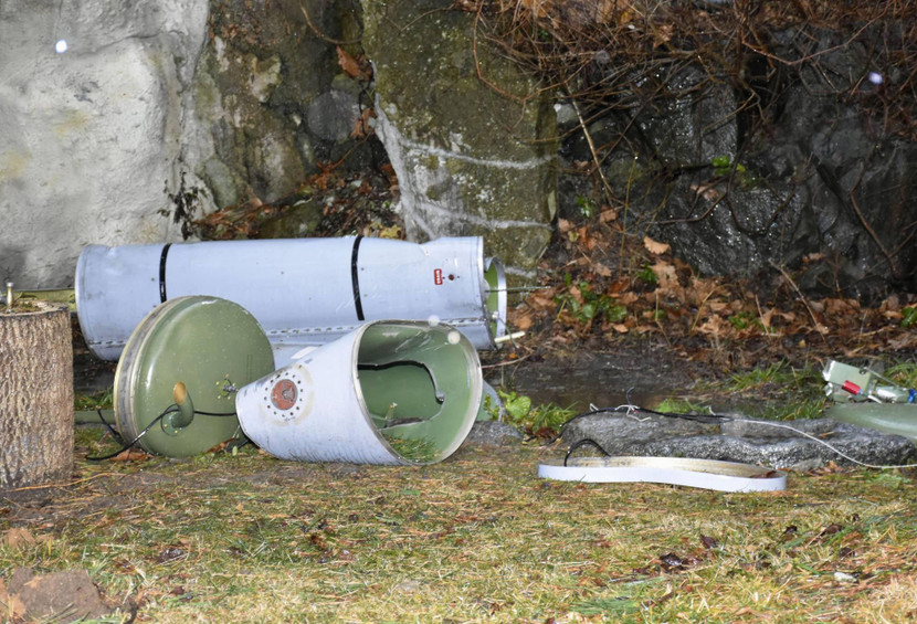 Chiến đấu cơ F-16 Mỹ đánh rơi 2 thùng nhiên liệu xuống khu vực không có dân cư ở gần núi Iwaki vào tối 30-11-2021