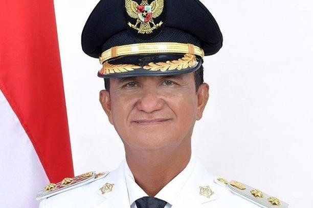 Ông Helmud Hontong, 58 tuổi, Phó huyện trưởng huyện đảo Sangihe thuộc tỉnh Bắc Sulawesi Ông Helmud Hontong, 58 tuổi, Phó huyện trưởng huyện đảo Sangihe thuộc tỉnh Bắc Sulawesi