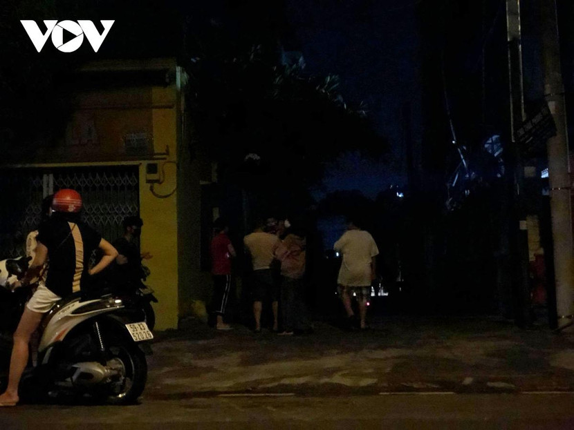 Lo sợ cháy lan, nhiều người dân bỏ chạy. Nguồn: vov.vn Lo sợ cháy lan, nhiều người dân bỏ chạy. Nguồn: vov.vn