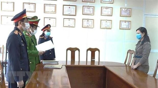 Cơ quan chức năng đọc lệnh tạm giam đối với Nguyễn Thị Thùy Linh. Ảnh: TTXVN Cơ quan chức năng đọc lệnh tạm giam đối với Nguyễn Thị Thùy Linh. Ảnh: TTXVN