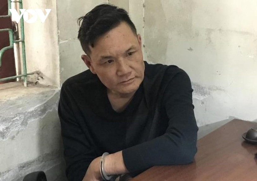 Đối tượng cầm đầu nhóm bảo kê Lê Viết Dũng tại cơ quan điều tra. Ảnh: VOV Đối tượng cầm đầu nhóm bảo kê Lê Viết Dũng tại cơ quan điều tra. Ảnh: VOV