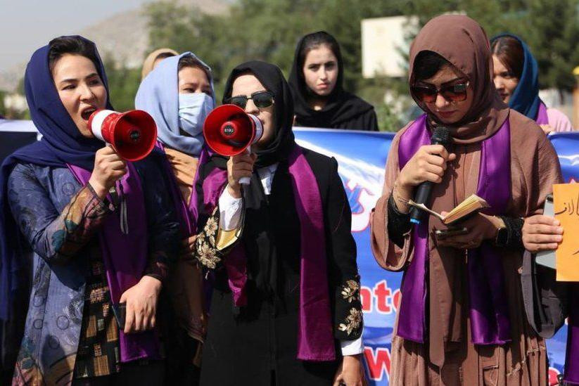 Phụ nữ Afghanistan trong một cuộc biểu tình phản đối Taliban