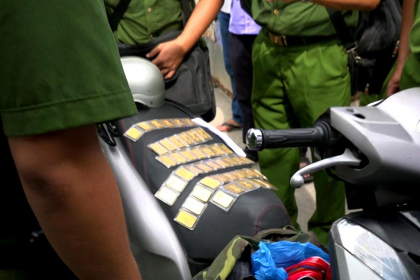 Tang vật thu giữ được tại nơi ở của Sơn Thanh Tuấn. Ảnh: VOV Tang vật thu giữ được tại nơi ở của Sơn Thanh Tuấn. Ảnh: VOV