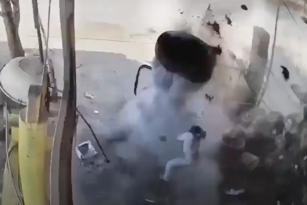 Lốp xe bất ngờ phát nổ khiến ông Hiển tử vong. Ảnh: Dân Trí