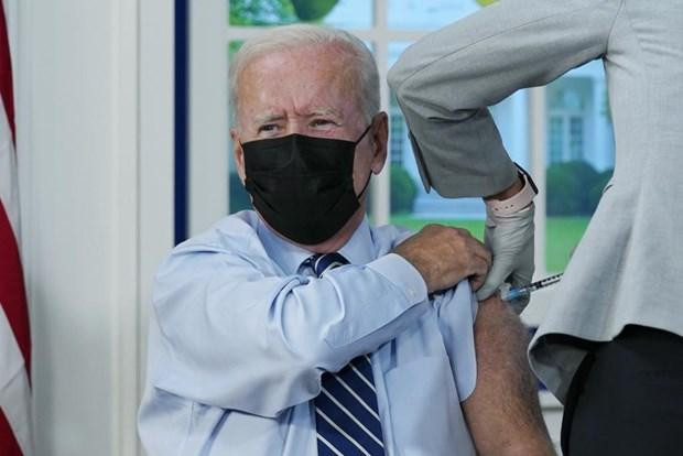 Tổng thống Joe Biden tiêm vaccine ngừa Covid-19 tại Nhà Trắng Tổng thống Joe Biden tiêm vaccine ngừa Covid-19 tại Nhà Trắng