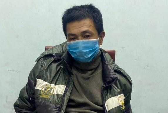 Đối tượng Ngô Đức Thắng cùng tang vật tại cơ quan điều tra