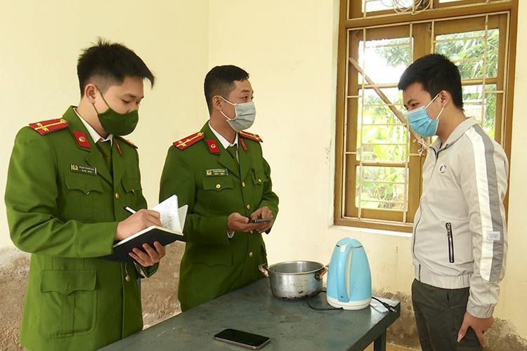 Đối tượng Lê Hữu Ước tại cơ quan công an. Nguồn: nhandan.vn Đối tượng Lê Hữu Ước tại cơ quan công an. Nguồn: nhandan.vn