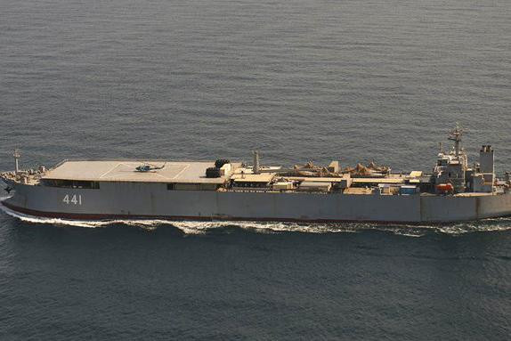 Tàu thu thập thông tin tình báo Makran của Iran