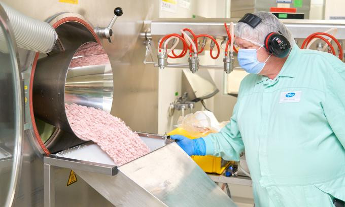 Thuốc trị Covid-19 Paxlovid của Pfizer được sản xuất tại Freiburg, Đức