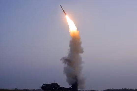 KCNA công bố hình ảnh vụ phóng tên lửa phòng không mới được phát triển