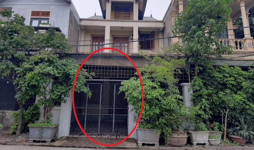 Hiện trường nơi bà H.V. bị hắt ca chất lỏng nghi axít vào người. Ảnh: VOV