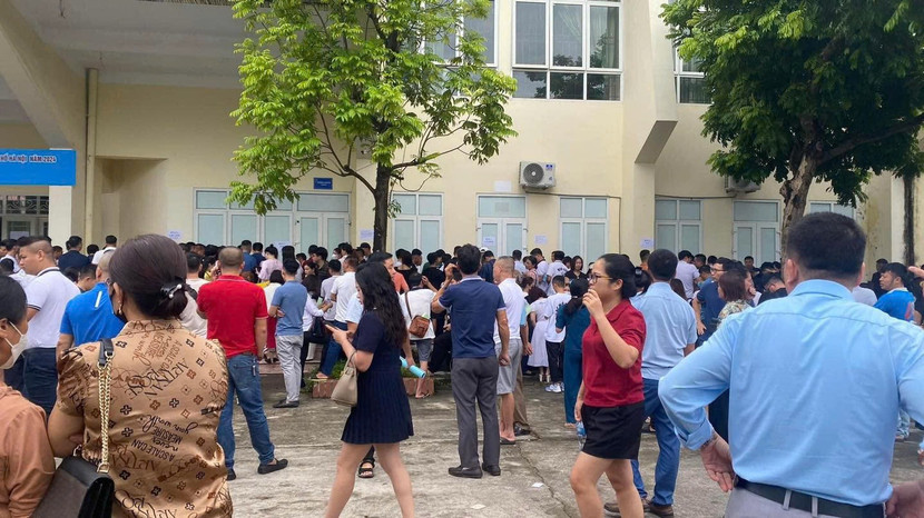 Cả nghìn người dân đến tham gia buổi đất giá đất ở Đan Phượng vào cuối tuần vừa qua