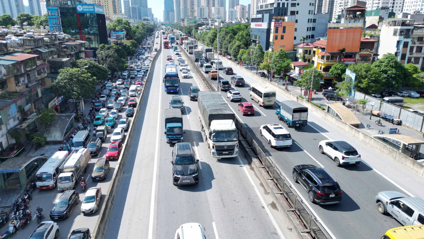 Mỗi dịp nghỉ lễ lớn, tuyến cửa ngõ Thủ đô phía Nam và Vành đai 3 thường xảy ra ùn tắc kéo dài