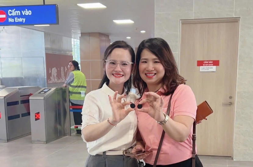 Người dân thích thú với token biểu tượng Khuê Văn Các được sử dụng thay vé giấy