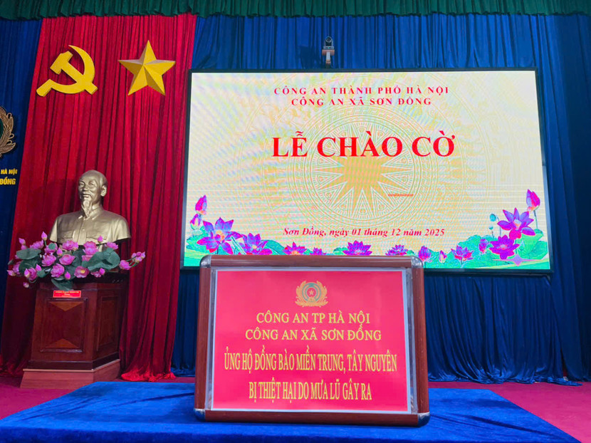 Lễ Chào cờ &quot;đặc biệt&quot; tại Công an xã Sơn Đồng