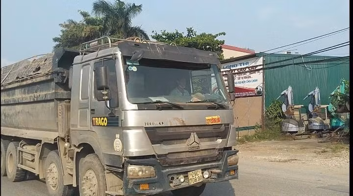 Nhiều xe trong số đó mang logo Cường Linh