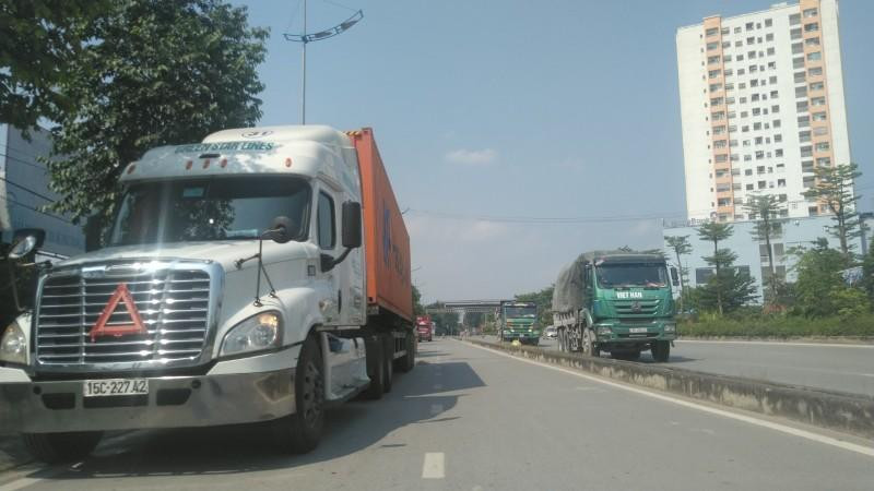 Xe quá tải tái xuất trên nhiều cung đường Hà Nội