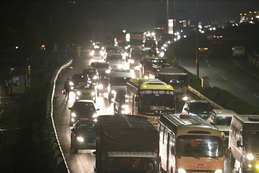 Cao tốc Pháp Vân- Cầu Giẽ kẹt cứng đến nửa đêm ngày 29/4 vừa qua