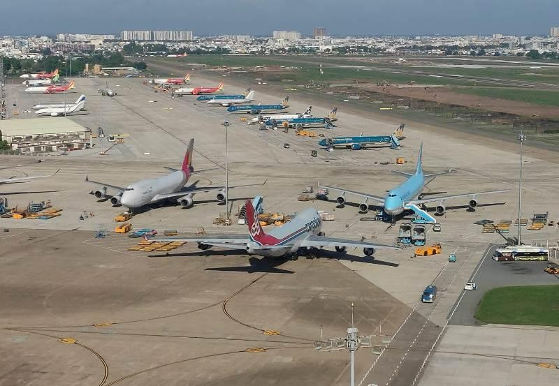 Dịch bệnh kéo dài, phần lớn tàu bay của các hãng đều nằm "đắp chiếu" Dịch bệnh kéo dài, phần lớn tàu bay của các hãng đều nằm "đắp chiếu"