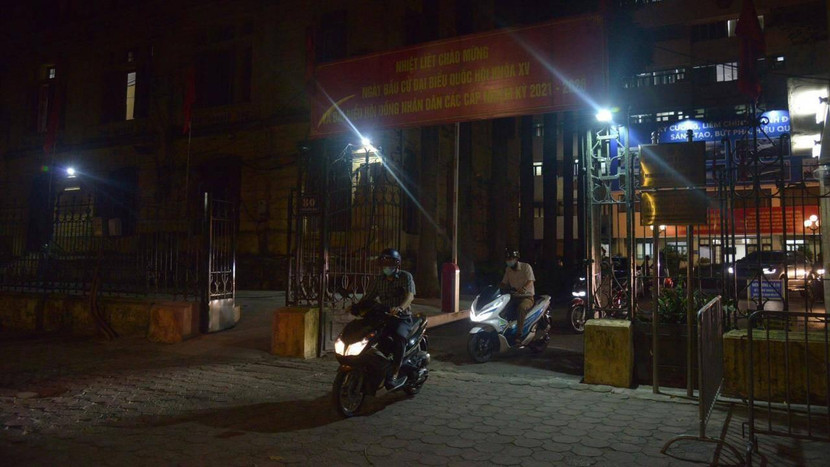 Một số nhân viên Bộ GTVT được dời trụ sở về nhà trong đêm 18/5