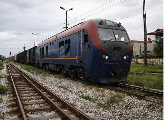 Tàu container chở hàng hóa thẳng từ Yên Viên đi châu Âu Tàu container chở hàng hóa thẳng từ Yên Viên đi châu Âu