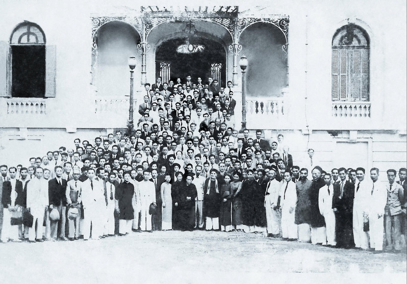 Các đại biểu dự Kỳ họp thứ nhất, Quốc hội Khóa I tại Nhà hát Lớn Hà Nội, ngày 2-3-1946