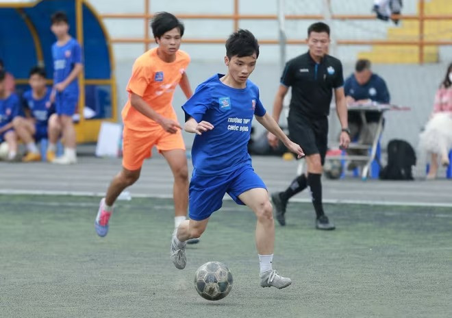 Cầu thủ Đức Tuấn - Vua phá lưới của giải với 8 bàn thắng Cầu thủ Đức Tuấn - Vua phá lưới của giải với 8 bàn thắng