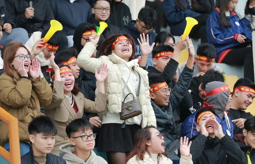 Các cổ động viên cuồng nhiệt ở Giải bóng đá học sinh THPT Hà Nội - An ninh Thủ đô lần thứ XXIII năm 2024 Cúp Number 1 Active Các cổ động viên cuồng nhiệt ở Giải bóng đá học sinh THPT Hà Nội - An ninh Thủ đô lần thứ XXIII năm 2024 Cúp Number 1 Active