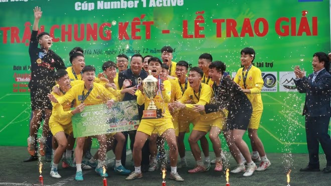 THPT Phùng Khắc Khoan vô địch sau 11 năm chờ đợi THPT Phùng Khắc Khoan vô địch sau 11 năm chờ đợi