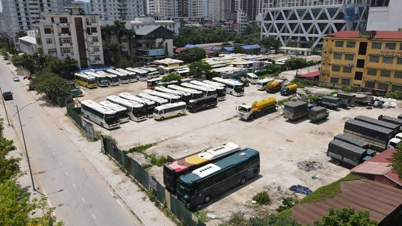 Cũng "ôm" đất dự án từ năm 2007 nhưng đến nay Công ty CP Tập đoàn Thái Bình vẫn bỏ không, để biến tướng thành bãi xe không phép