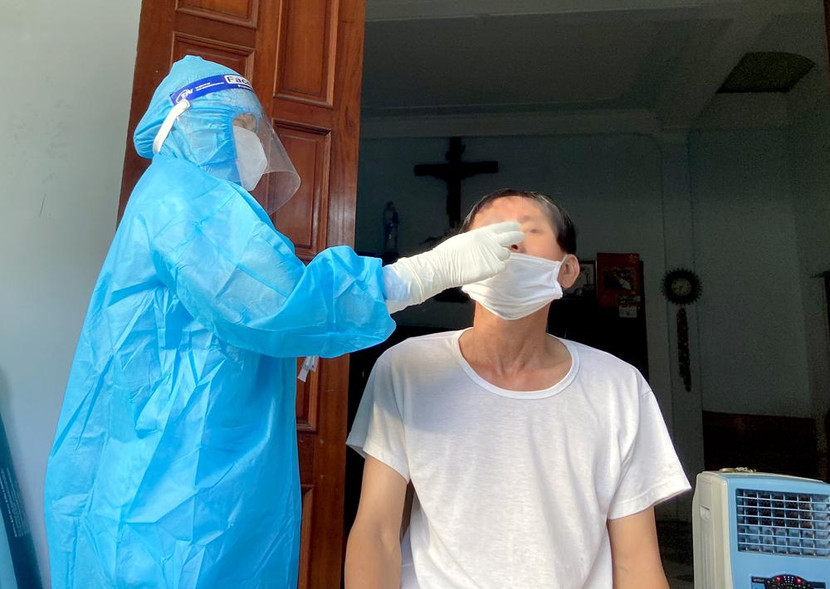 Lấy mẫu xét nghiệm Covid-19