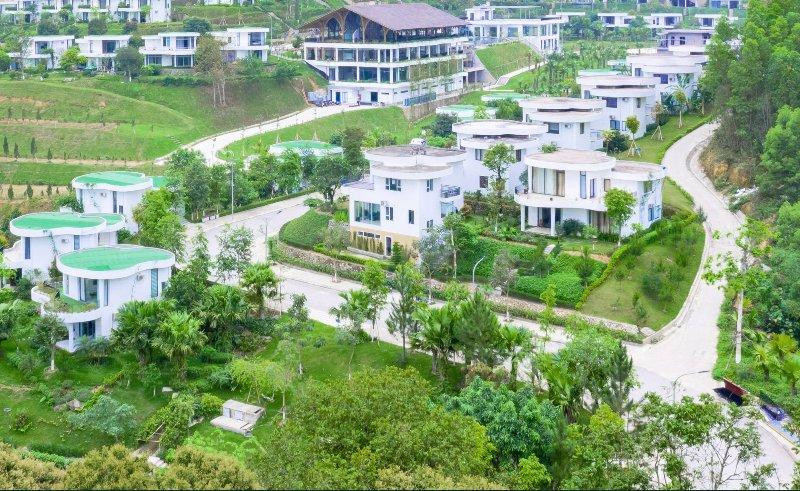 Giai đoạn 1 của Ivory Villas &amp; Resort đi vào vận hành mở ra cơ hội làm việc cho lao động địa phương, góp phần tạo tăng trưởng xanh cho thị xã