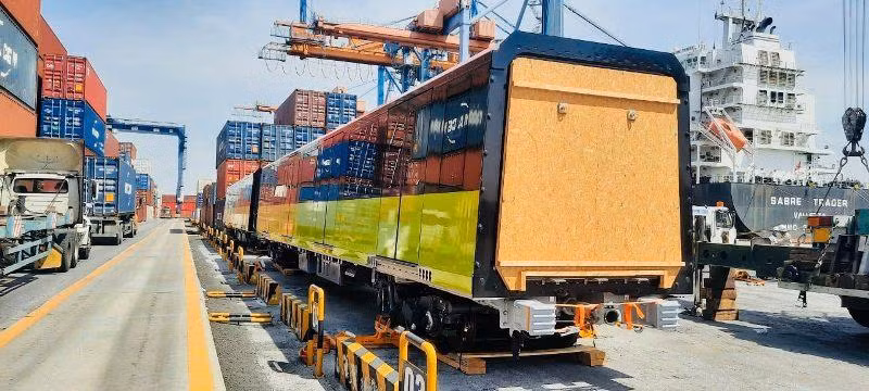 Đoàn tàu sẽ được vận chuyển bằng xe siêu trường, siêu trọng qua quãng đường 190km về Depot Nhổn