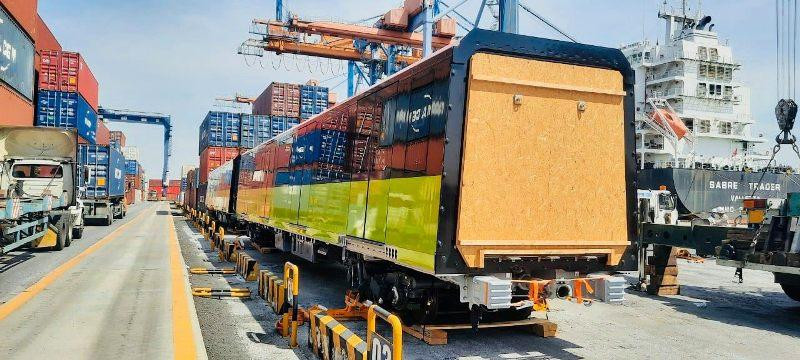 Đoàn tàu sẽ được vận chuyển bằng xe siêu trường, siêu trọng qua quãng đường 190km về Depot Nhổn